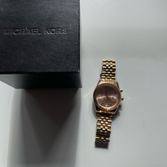 Michael Kors Rose Gold watch - Picture 4 of 9